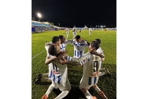 Fé e gratidão. Jogadores da Matonense fizeram oração de agradecimento pela vitória em Assis, no último dia 27