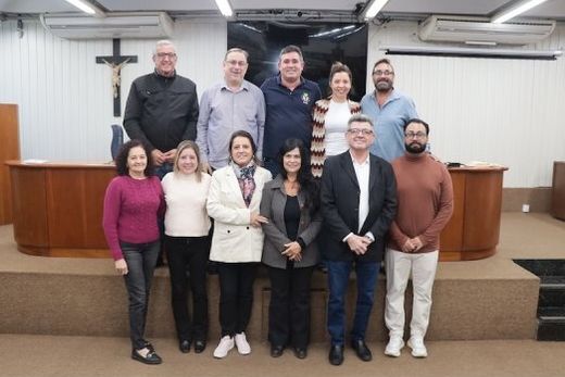 Participantes. Audiência visou promover o diálogo entre o Legislativo, a Secretaria de Saúde e a população, buscando soluções para tornar os serviços mais ágeis e eficientes