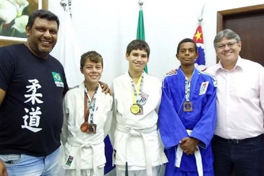 Judocas garantem medalhas em competições