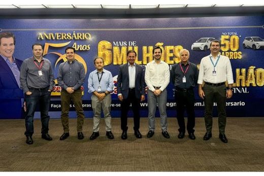 Diretoria. Empresa chega ao cinquentenário entre as 20 maiores redes supermercadistas do Brasil