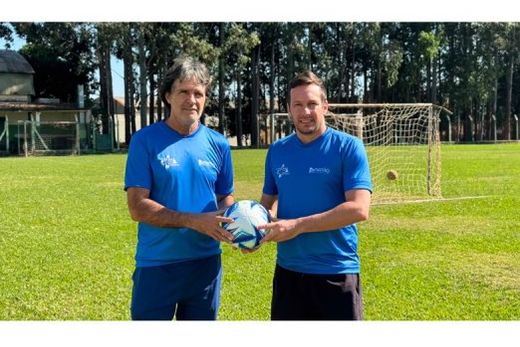 Professores José Carlos Cordeiro Alves, conhecido como Carlinhos, e Gustavo Ribeiro Mozini ministrarão aulas no Estádio Municipal Genésio Gandin