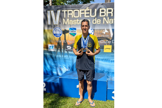 Kemmell Elias. Quatro medalhas de ouro individuais; duas de ouro e duas de bronze nos revezamentos
