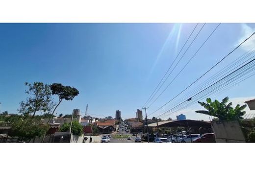 Nesta segunda-feira (10), o dia será de sol entre muitas nuvens e períodos de céu nublado