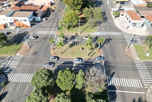 Ponto crítico. O cruzamento da Rua Sinharinha Frota com a Avenida Trolesi será o primeiro ponto a receber semáforos para complementar a sinalização já existente