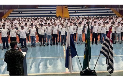 Solenidade representou um momento de compromisso cívico para os jovens matonenses