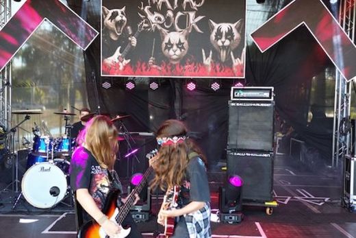 No palco do Matão Rock. Além de proporcionar entretenimento e lazer ao público, festival tem como proposta fortalecer o cenário musical da cidade