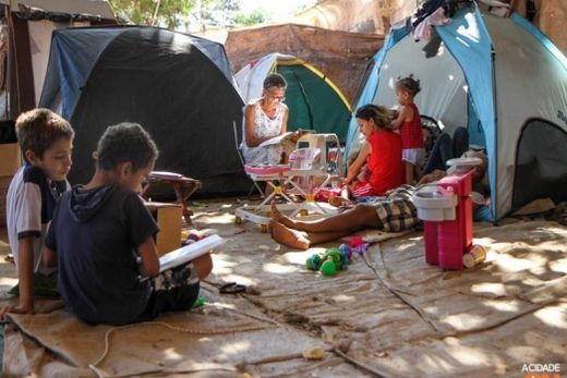 Despejados do assentamento continuam acampados em Bueno