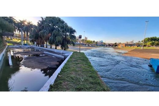 Vazamento de água do lago do Parque Ecológico foi identificado nesta quarta-feira (2)