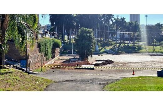 Na tarde desta quinta-feira (3), a Defesa Civil reforçou o isolamento do local