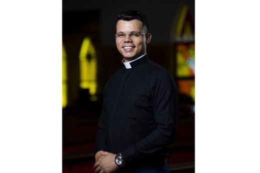 O padre Robson Caramano. "Volto de Roma com o coração renovado e muito entusiasmado para servir ao povo de Matão"