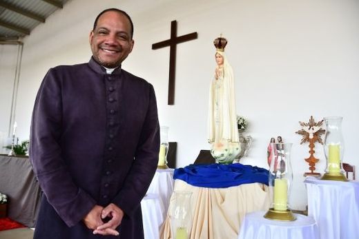 O padre Fábio Timóteo. "Venham participar dessa grande Festa da Uva, onde todas as torcidas jogam juntas!"