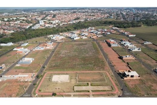 O local da futura sede própria da Fatec-Matão. Com 21.169,23 m², área localizada no Loteamento Residencial Las Palmas foi doada pelo município