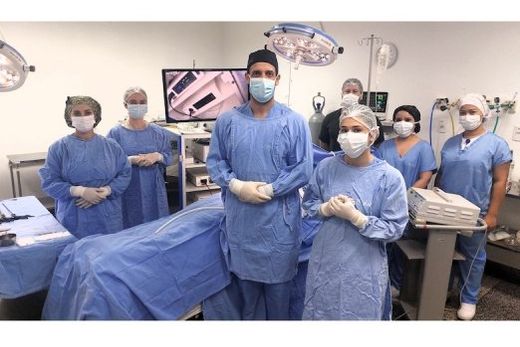 Avanço. Procedimento efetuado pela equipe do médico Charles Almeida utilizou uma tecnologia que amplia os recursos disponíveis para cirurgias minimamente invasivas