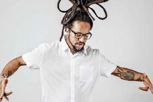 Rael faz show repaginado no Sesc