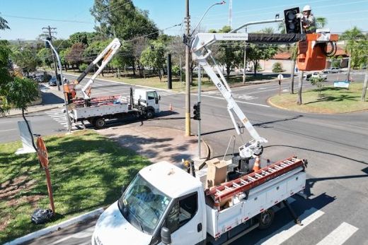 O local. Com a implantação de duas novas torres na Rua Sinharinha Frota, cruzamento passa a contar com controle semafórico nos quatro sentidos