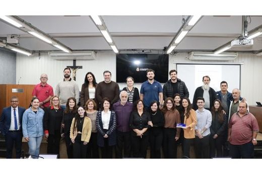Na Câmara. Familiares do homenageado receberam placa comemorativa