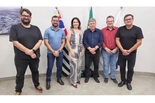 No gabinete do prefeito. Wilian Bassi, Fabiano Vidotto, Liliana Ramos, Cido Ferrari, Fernando Frare e José Orlando Mingossi