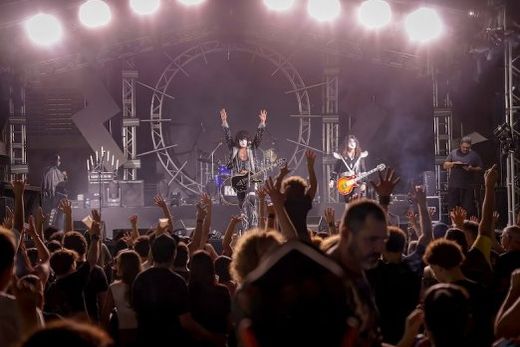 Magnetismo. Bandas atraíram grande público ao Matão Rock 2026, que foi realizado no estacionamento do Ginásio 'Décimo Chiozzini'