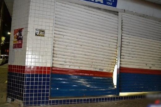 Quadrilha leva mais de R$ 30 mil em celulares