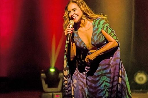 Daniela Mercury, voz e violão, em Araraquara