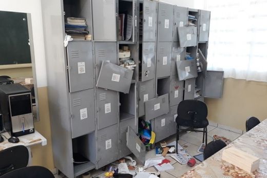 Indivíduos invadem escola no Nova Cidade