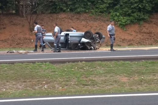 Pai e filha morrem em capotamento