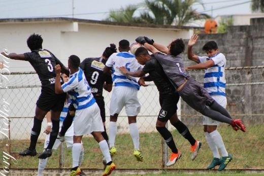 Sema perde para o Corinthians mas segue com chances