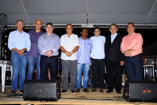 O prefeito Edinardo Esquetini participa da abertura oficial junto com autoridades e organizadores da Facima