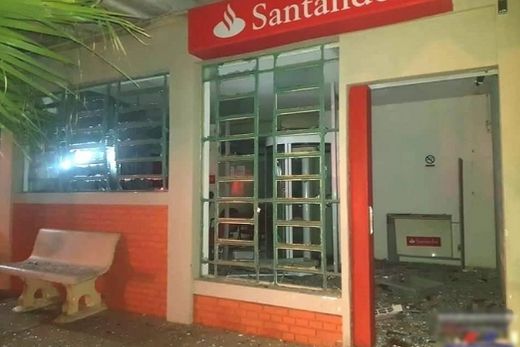 Turvo é alvo de quadrilha e explosão em posto bancário
