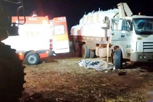 Motorista morre prensado ao sair de caminhão