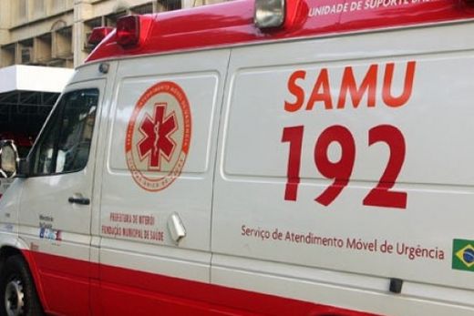 Acidente entre carro e moto na Avenida Ludwig Eckes