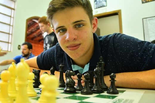 Vinícius Ricci vence Notáveis