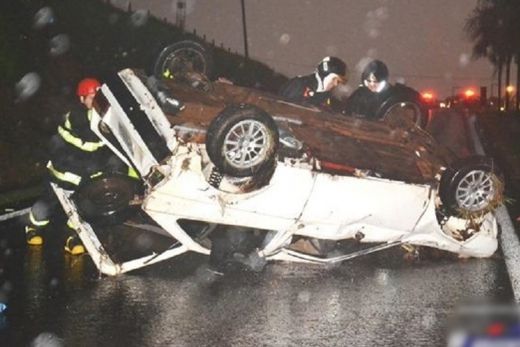 Capotamento deixa um ferido no trevo de Matão