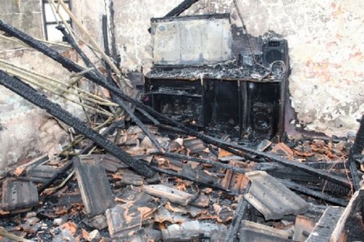 Incêndio destrói casa no Bairro Alto