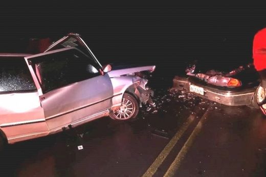Sete pessoas ficam feridas em colisão frontal entre carros