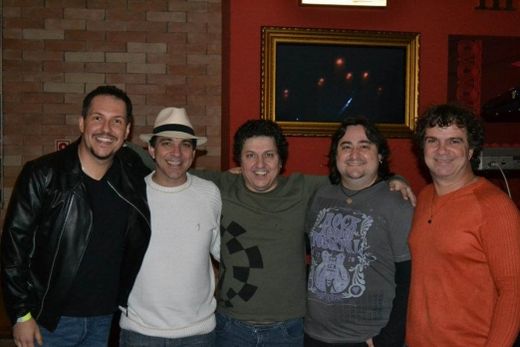 Doce Veneno toca clássicos do rock