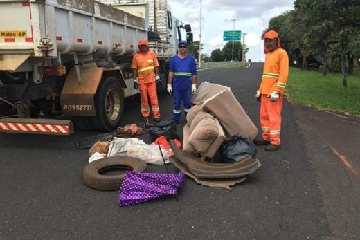 Mutirão de combate à dengue recolhe muito lixo nas rodovias