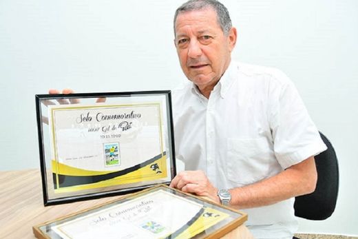 Gerson Ribeiro doará selos do 1000º gol de Pelé