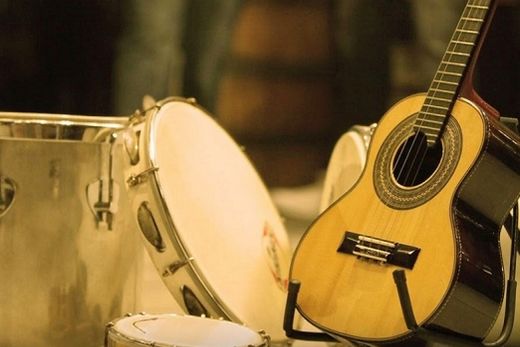 Mania de Samba toca sucessos do Fundo de Quintal no Sesi