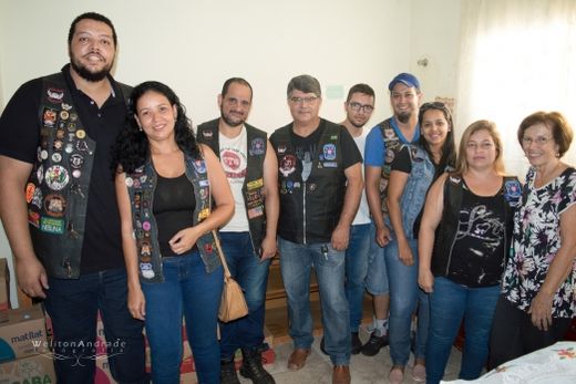 MC Tigres Guerreiros doa cestas básicas