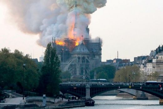 Todos em Luto pela Catedral de Notre-Dame