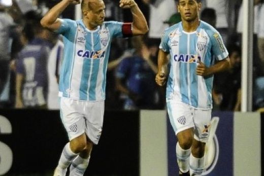 Marquinho abre o placar para o Avaí