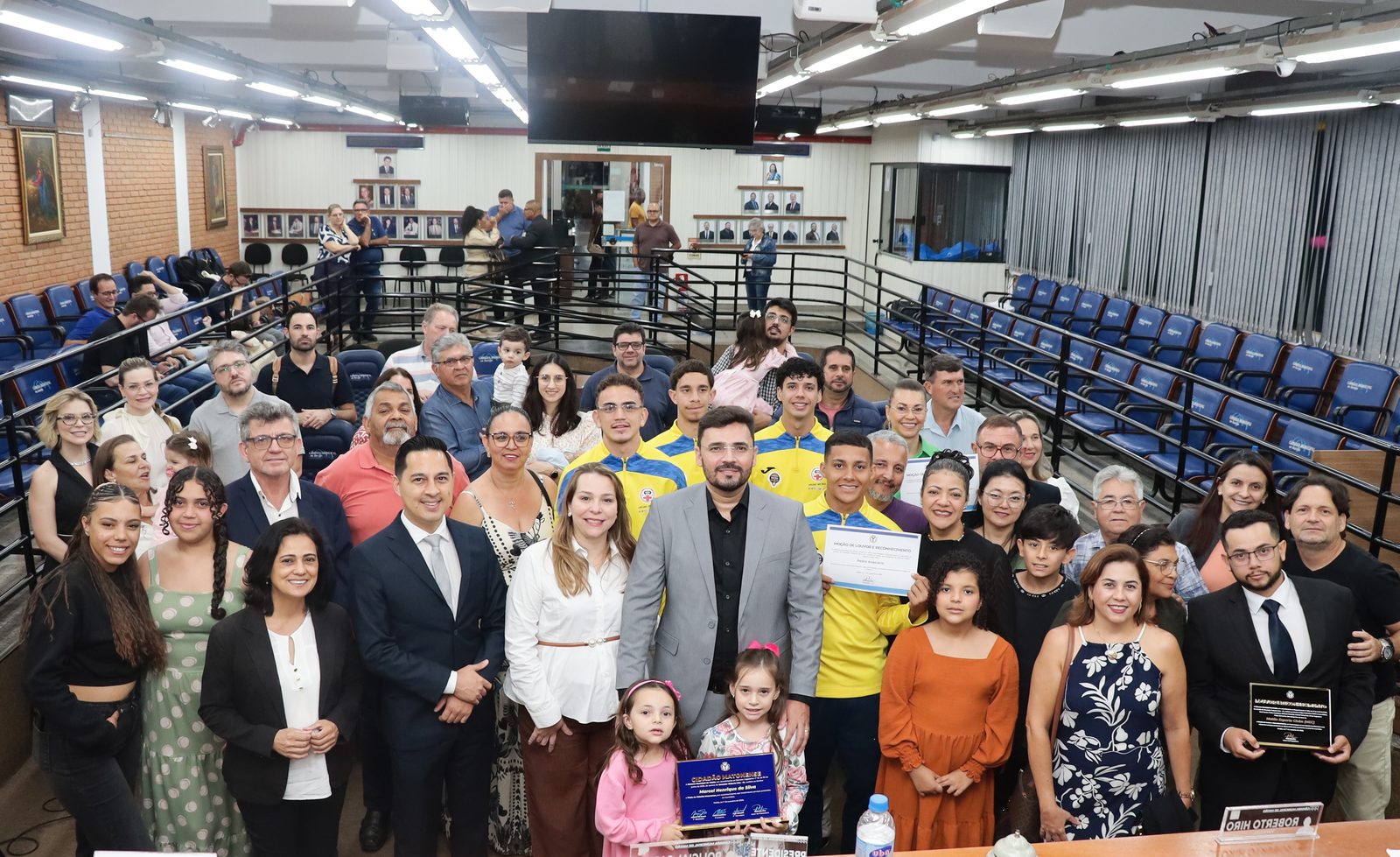 Sessão Solene reuniu autoridades, homenageados e familiares no dia 1º de outubro, na Câmara de Matão