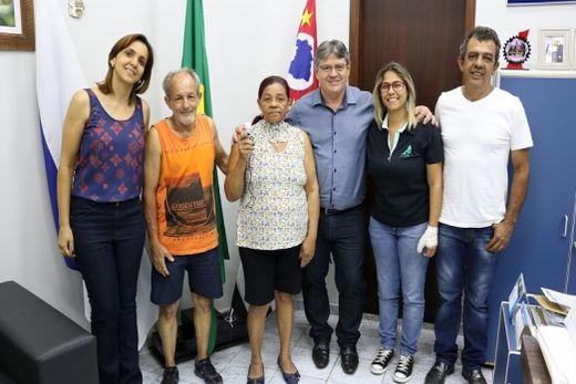 Fundo Social de Solidariedade doa eletrolaringe