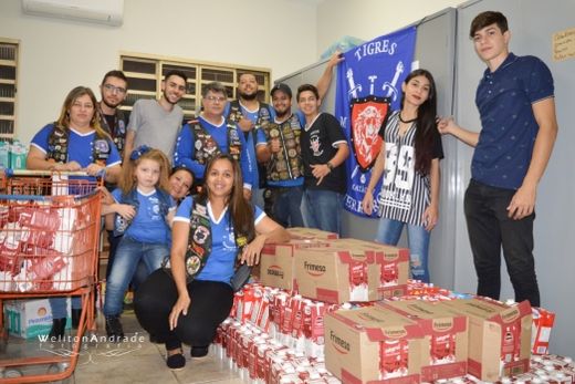 Motoclube arrecada leite para Associação de Combate ao Câncer