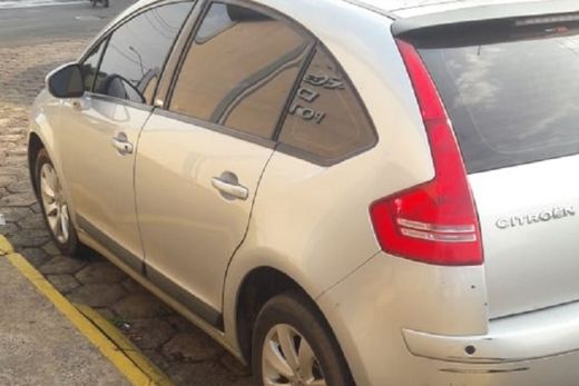 Veículo furtado e adulterado é apreendido em Operação