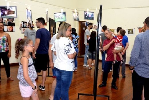 Cris Macedo expõe fotos na Casa da Cultura