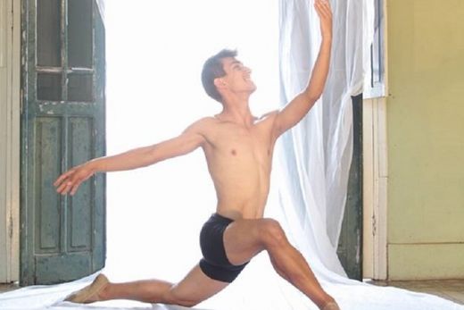 Bailarino morre em acidente de moto
