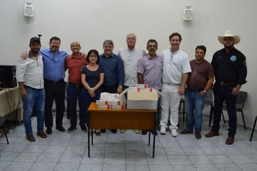 Comissão do Rodeio faz entrega de insulinas