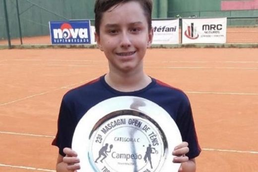 Tinti e Renan vencem torneio de tênis